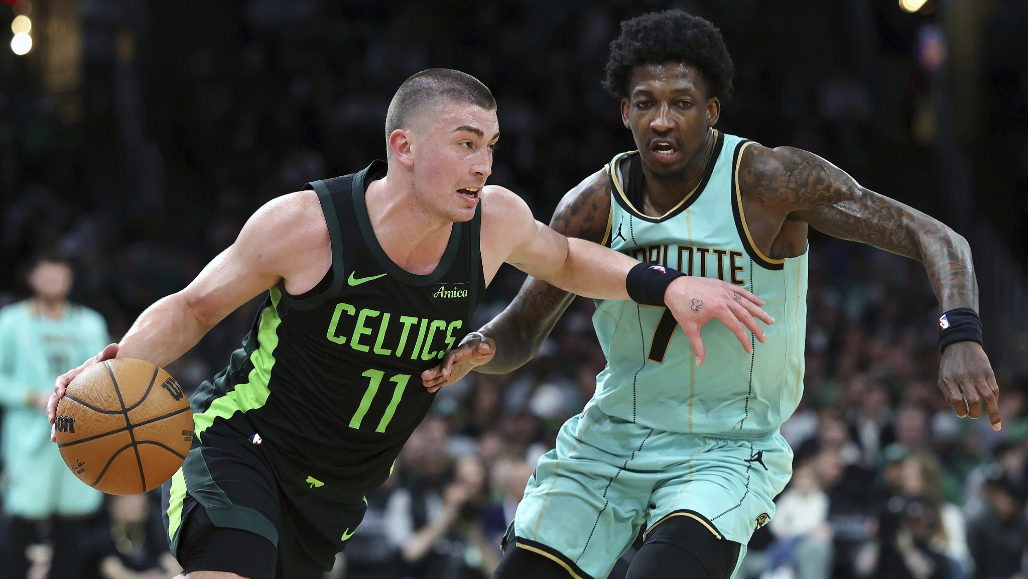 雷霆横扫凯尔特人，麦科勒姆统治全场