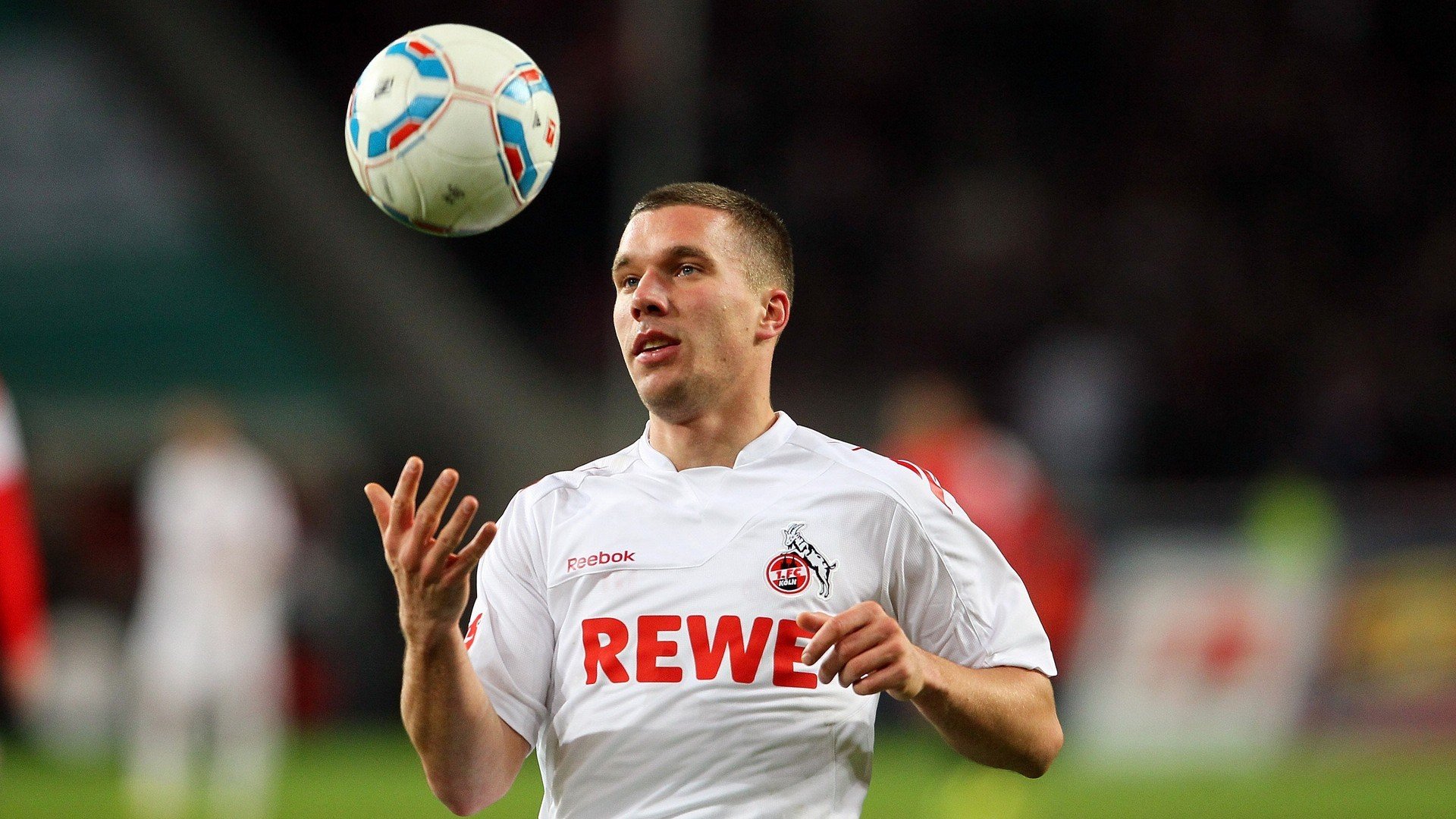 波兰铁骑碾压蓝黑军团,欧冠半决赛焦点战背后的战术革命