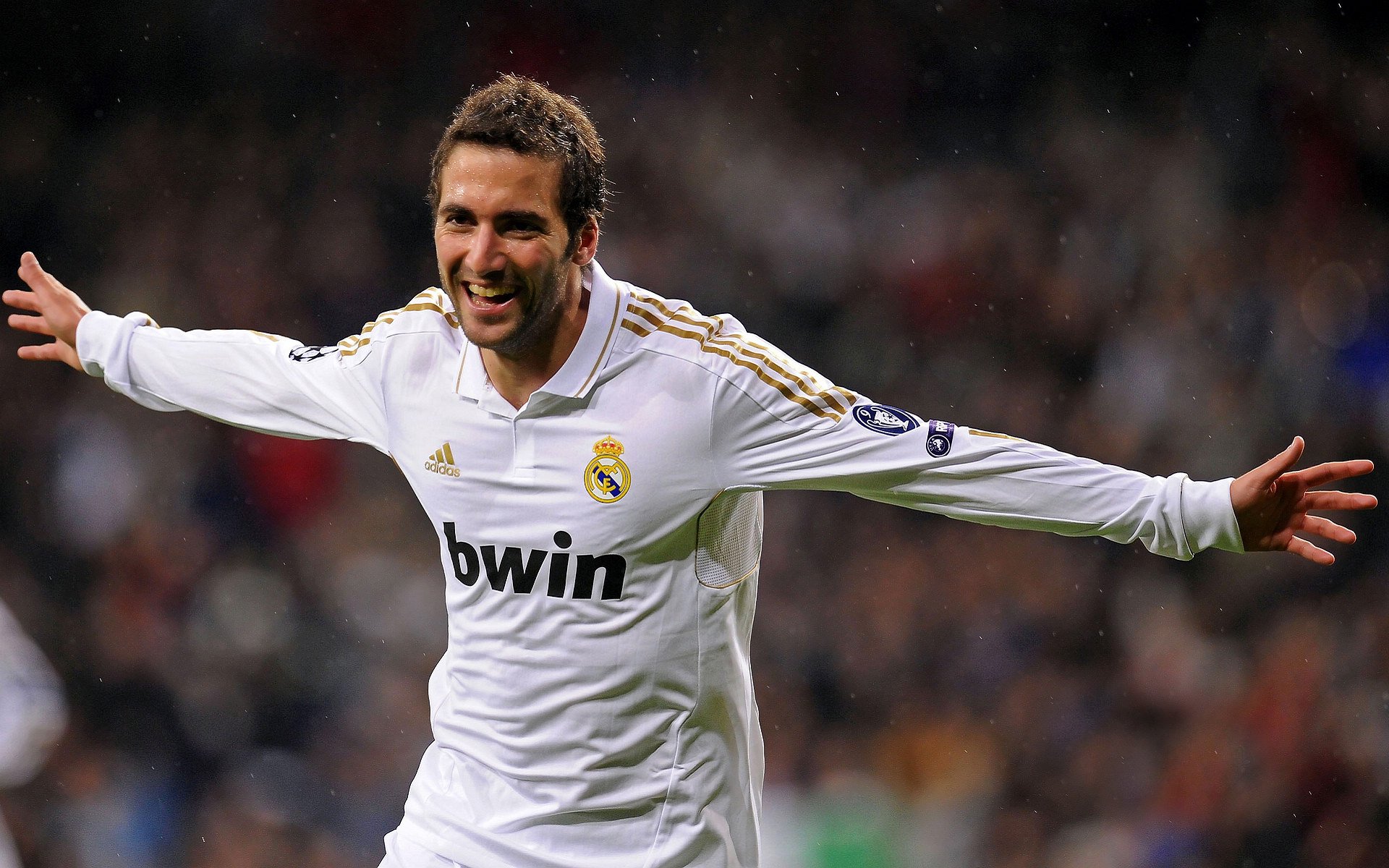 劳塔罗闪耀欧洲超级杯，切尔西点球强压黄色潜水艇